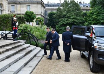 Macron receives Sisi at Élysée Palace