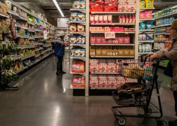 World economy at critical juncture in inflation fight, central-bank body warns