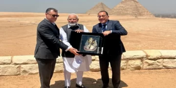 Indian PM visits Pyramids Plateau, Al-Hakim Mosque