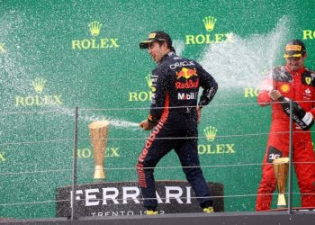 Red Bull ready for more records, rivals hoping for any intervention