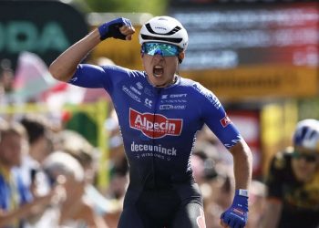 Philipsen claims 3rd stage of Tour de France