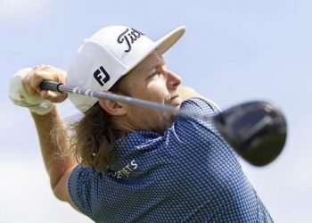 Smith leads LIV Golf-London