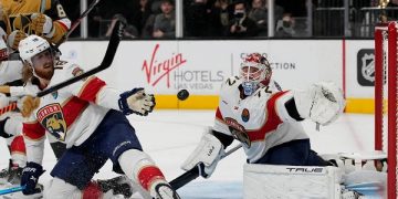 Flyers sign defenseman Staal to a 1-year deal