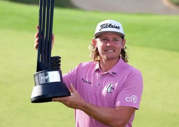 Smith holds on for LIV Golf title