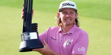 Smith holds on for LIV Golf title
