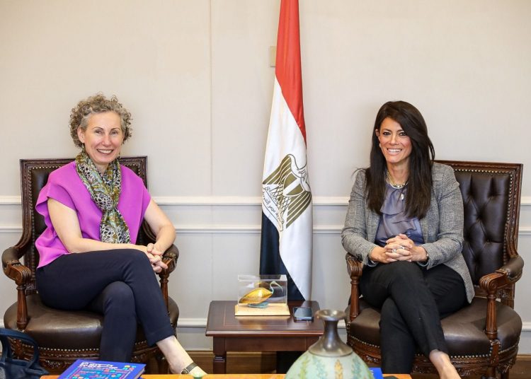 Mashat, IFC officials review gov't offering program 1 - Egyptian Gazette