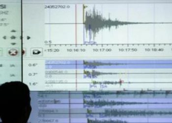 Magnitude 7.4 quake hits Alaska Peninsula, tsunami warning issued