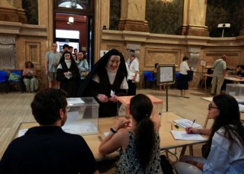 Voting opens as Spain picks between Sanchez or right’s return