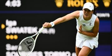 Djokovic, Swiatek win at Wimbledon as confetti-throwing protesters strike