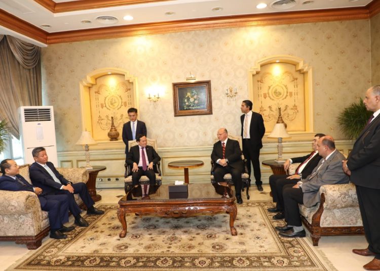 Cairo, Hanoi sign friendship, co-operation agreement 1 - Egyptian Gazette Cairo Governor Khaled Abdel Aal during his meeting with Deputy Prime Minister Trần Lưu Quang and Deputy Chairman of the Hanoi People’s Committee Nguyễn Mạnh Quyền after signing a co-operation agreement on Thursday.