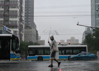 Raging storm batters northern China