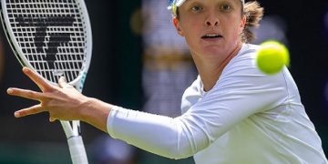 Wimbledon 2023:  Djokovic, Swiatek claim wins