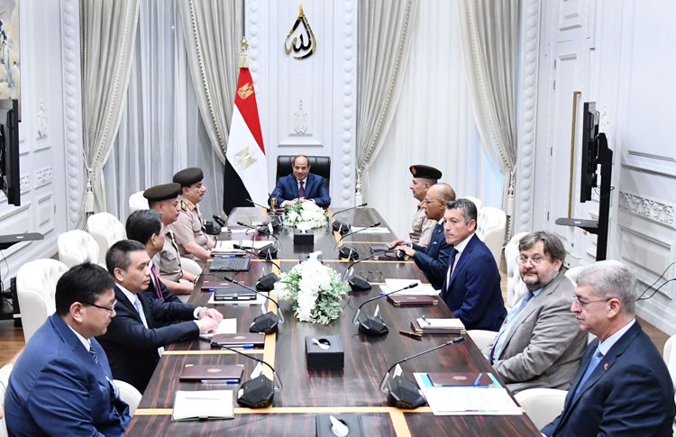 President meets heads of China’s Wuhuan, Italy’s Palestra companies 1 - Egyptian Gazette President Abdel Fattah El Sisi during his meeting on Wednesday with a delegation comprising the heads of the Chinese Wuhuan Engineering Company and the Italian Palestra Company working in the field of fertilisers.