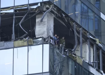 Overnight drone attack on Moscow injures 1, temporarily closes airport for traffic