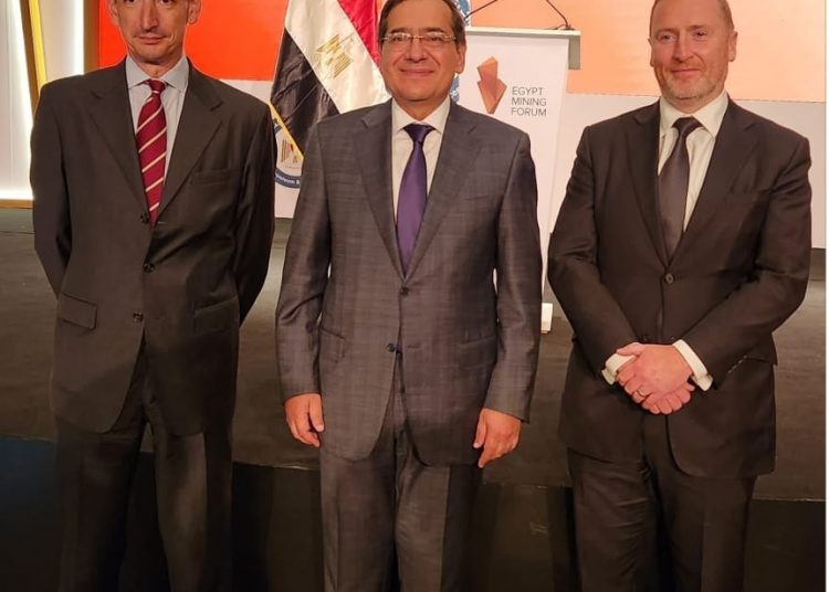 Petroleum min. holds number of meetings with int'l mining companies 1 - Egyptian Gazette Egypt's Petroleum and Mineral Resources Minister Tarek el Molla held a series of meetings with a number of international mining companies.