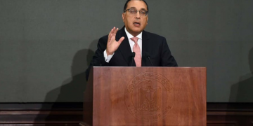 Egypt’s PM: Gov’t staffers to work online every Sunday in August
