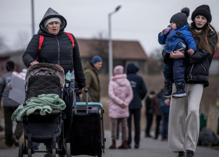 About 32,000 Ukrainian refugees have crossed into Poland over the past 24 hours, the Polish Border Guards revealed Friday.