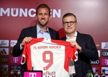 Bayern pin hopes on Kane as Bundesliga returns