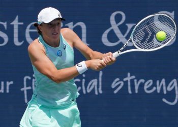Swiatek reaches Montreal Open quarters