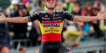 Evenepoel snatches Vuelta Espana stage 3