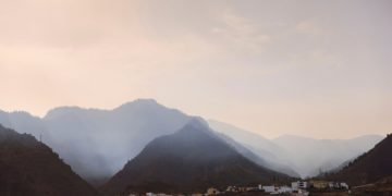 Thousands of evacuees return home as Tenerife wildfire eases