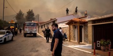 Scorched Europe Battles Deadly Fires, Türkiye Shuts Shipping Lane 1 - Egyptian Gazette Scorched Europe Battles Deadly Fires, Türkiye Shuts Shipping Lane
