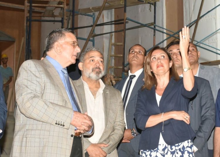 Minister of Culture Nevine el-Kilani touring the Culture Oasis project in 6 October City on Sunday.