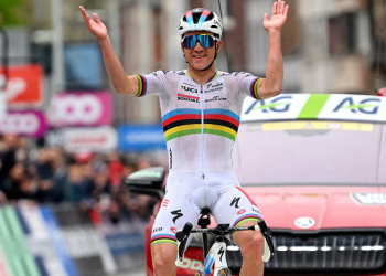 Evenepoel wins gold in world road time trial