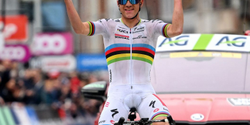 Evenepoel wins gold in world road time trial