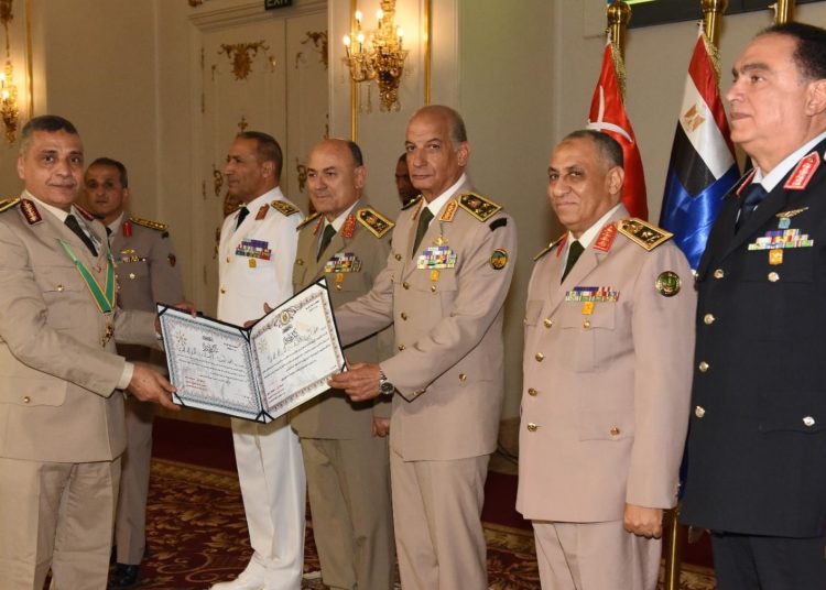 Defense minister honors retired army commanders 2 - Egyptian Gazette Defense minister honors retired army commanders 1 - Egyptian Gazette