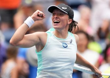 US Open: Swiatek beats Peterson