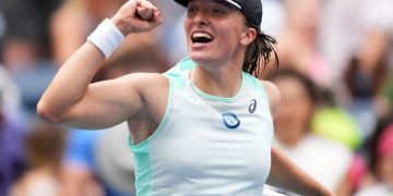 US Open: Swiatek beats Peterson