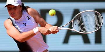 Swiatek survives Zheng scare to reach Cincinnati quarter-finals