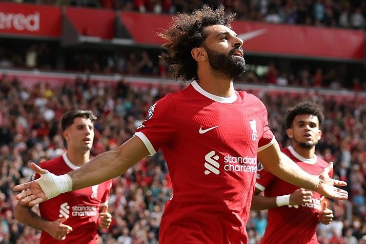 Mohamed Salah celebrates after overtaking Steven Gerrard record to become Liverpool‘s 5th all-time highest goalscorer.