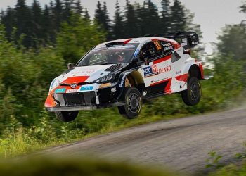 Elfyn Evans leads Rally Finland