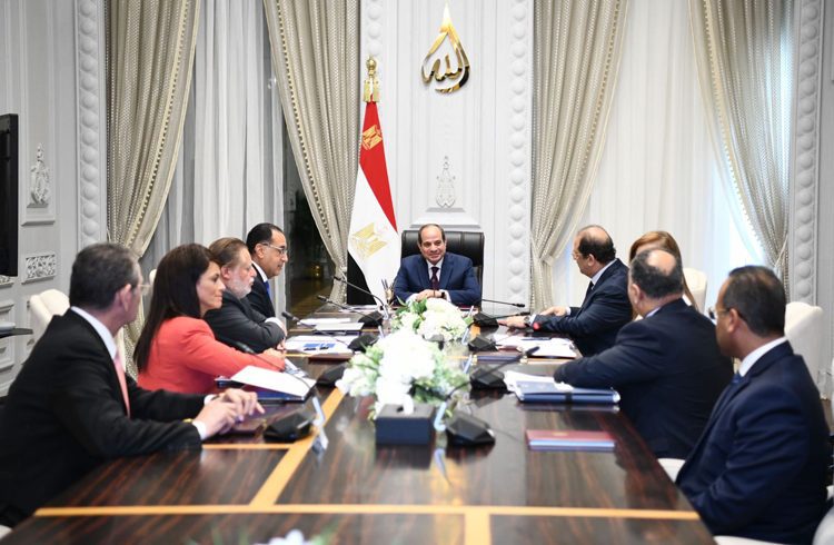 President reviews national economic indicators in light of global scene 1 - Egyptian Gazette President Abdel Fattah El Sisi during his meeting on Sunday with Prime Minister Moustafa Madbouli and senior state and government officials.