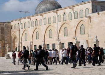 Israeli settlers break into Al Aqsa mosque