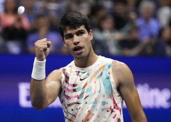 US Open: Alcaraz, Sabalenka romp into last 16