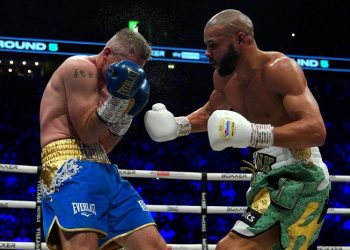 Eubank dominates Smith in one-sided rematch