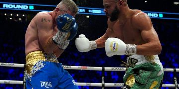 Eubank dominates Smith in one-sided rematch