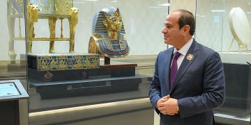 Sisi inspects Egyptian exhibits at G20 Culture Corridor