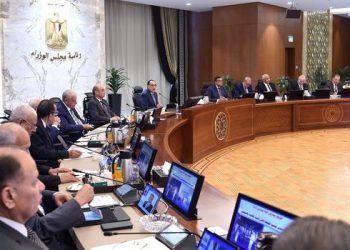 PM chairs meeting of Council of Governors to discuss preparations for start of new school year