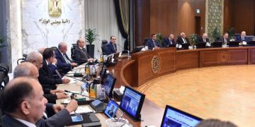 PM chairs meeting of Council of Governors to discuss preparations for start of new school year