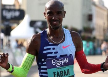 Farah bids farewell after battling to finish final race