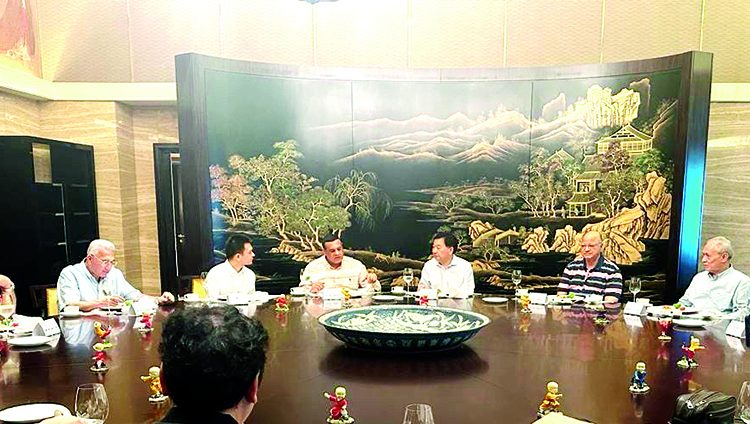 Governor of Cairo Khaled Abdel Aal during a meeting with senior Chinese officials on the sidelines of International Mayors Forum on Tourism in Zhengzhou.