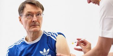 Germany kicks off autumn COVID vaccine campaign