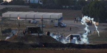 Three Palestinians wounded in clashes on Israel-Gaza border, Palestinian officials say 1 - Egyptian Gazette Three Palestinians wounded in clashes on Israel-Gaza border, Palestinian officials say