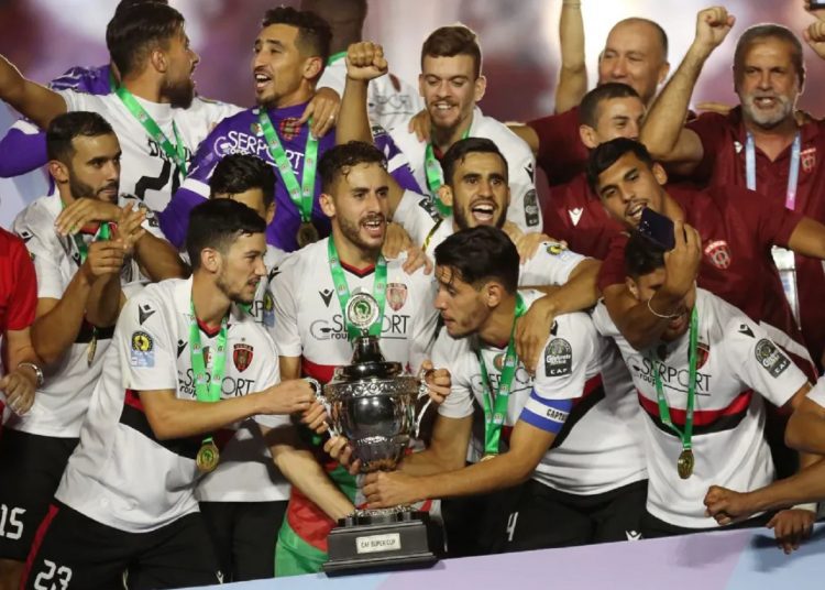USM Alger player pose with the CAF Super Cup trophy after beating Al-Ahly.