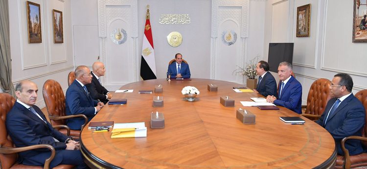 President Abdel Fattah El Sisi during his meeting with Eni CEO Claudio Descalzi and an accompanying delegation, which reviewed the company’s present and future activities in Egypt.