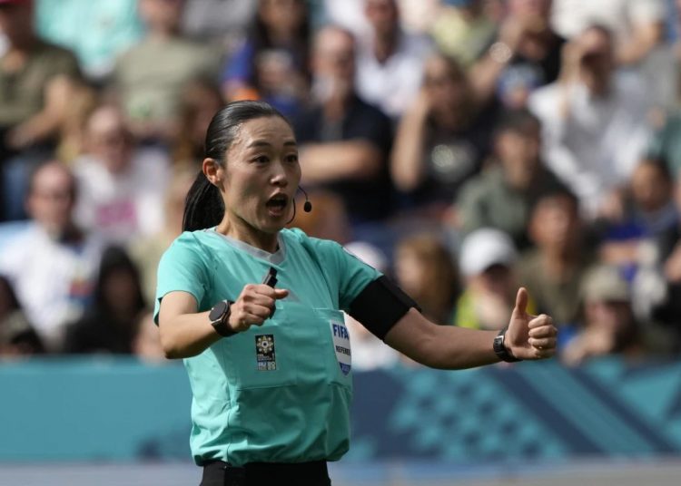 World Cup referee Yoshimi Yamashita among first women match officials at Asian Cup 2 - Egyptian Gazette World Cup referee Yoshimi Yamashita among first women match officials at Asian Cup 1 - Egyptian Gazette